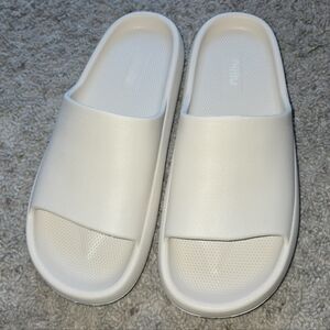 Mad Love Women's Sandals Cream SIZE 9 Neutral Slides